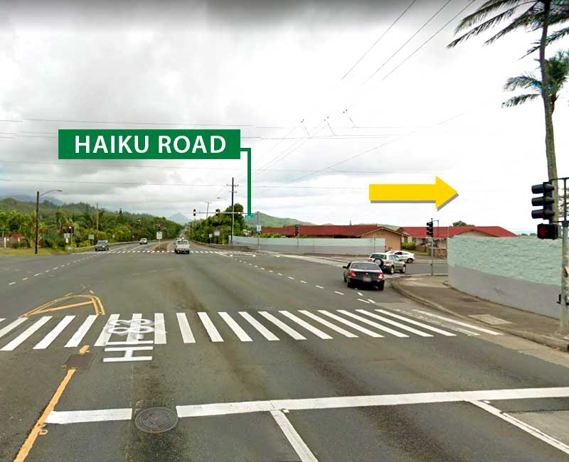 カヘキリに入ってから4つ目の交差点、ハイク(HAIKU)ロードの標識の信号を右折