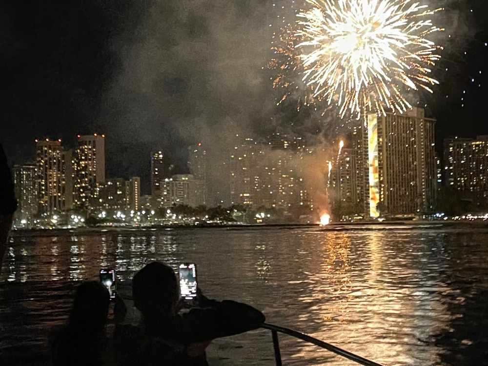 Friday Night Fireworks Cruises in Waikiki 1