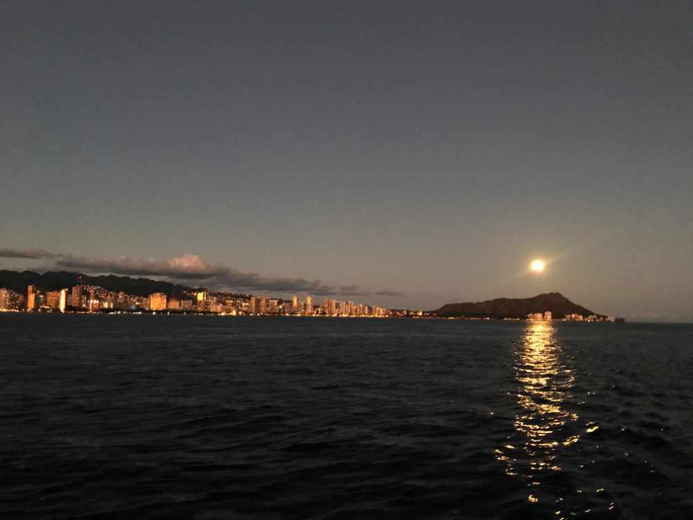 Friday Fireworks Cruises in Waikiki 3