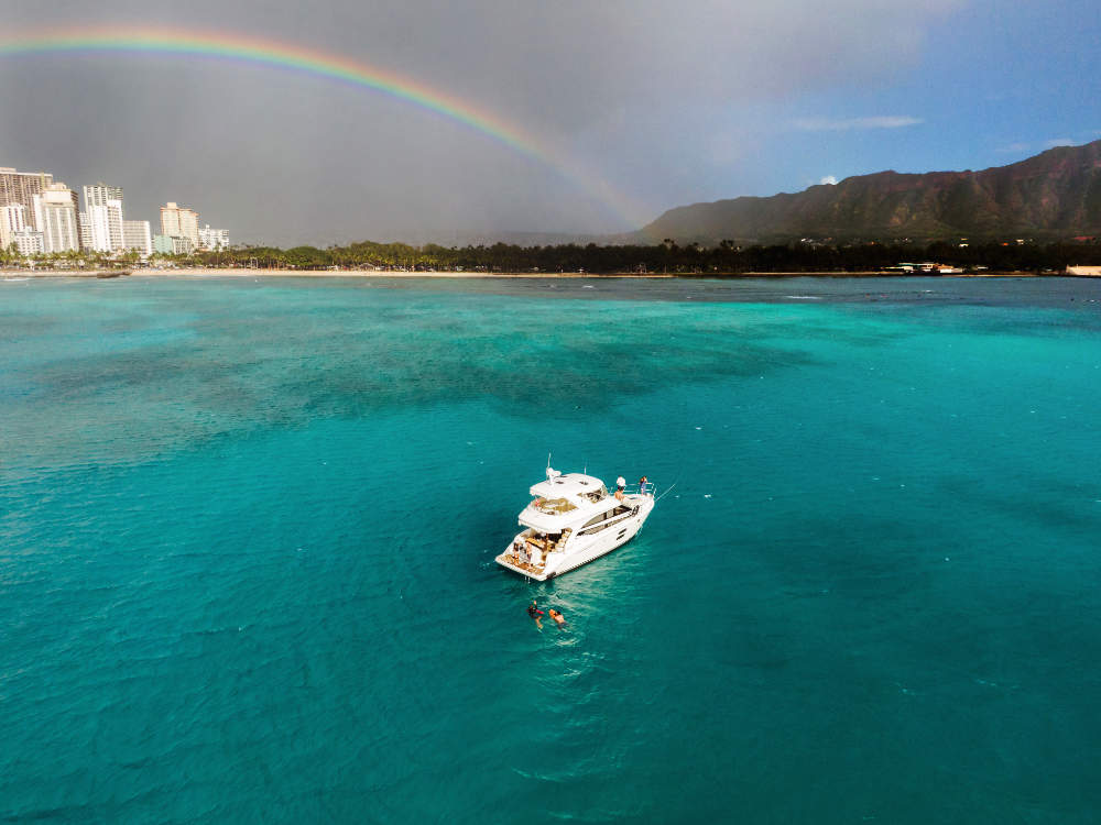 Ash Scattering Charter Waikiki up to 12 passengers