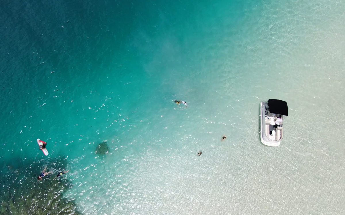 Kaneohe Sandbar Pontoon Boat Rental