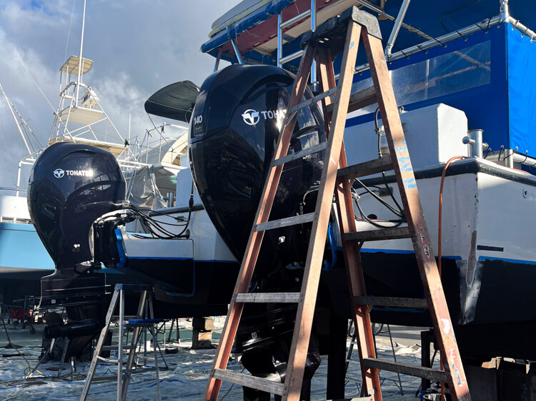 Boat Maintenance Hoe Amau // Oahu Snorkeling Tours