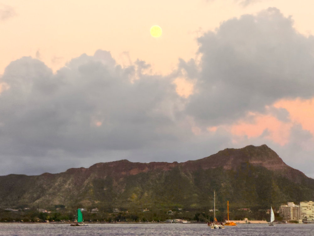 Full Moon & Sunset Cruise: A Rare Autumn Escape in Hawaii 1